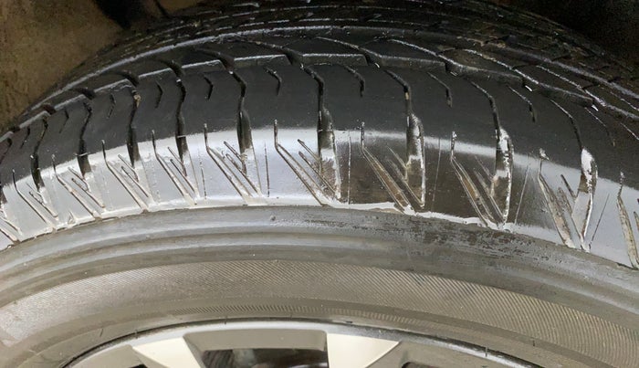 2023 Mahindra XUV700 AX 7 LUXURY P AT 7 STR, Petrol, Automatic, 4,791 km, Right Front Tyre Tread