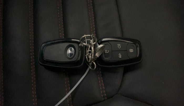 2022 Tata NEXON XZ PLUS PETROL SUNROOF, Petrol, Manual, 17,310 km, Key Close Up