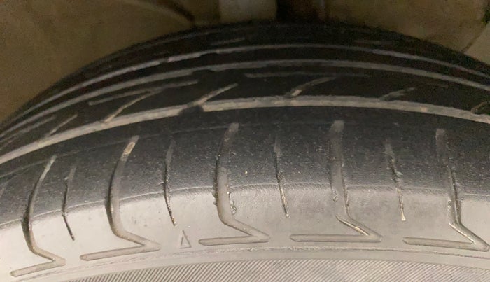 2016 Hyundai Creta SX PLUS 1.6 PETROL, Petrol, Manual, 82,041 km, Right Front Tyre Tread