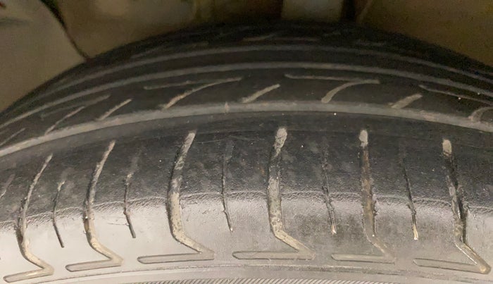 2016 Hyundai Creta SX PLUS 1.6 PETROL, Petrol, Manual, 82,041 km, Left Front Tyre Tread