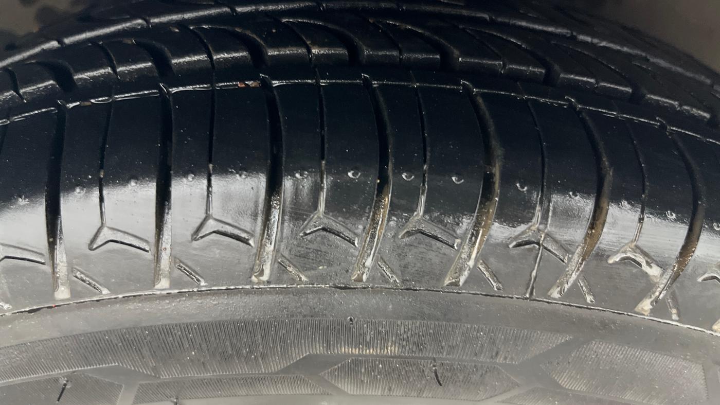 2015 Hyundai i10 SPORTZ 1.1, Petrol, Manual, 61,876 km, Right Front Tyre Tread