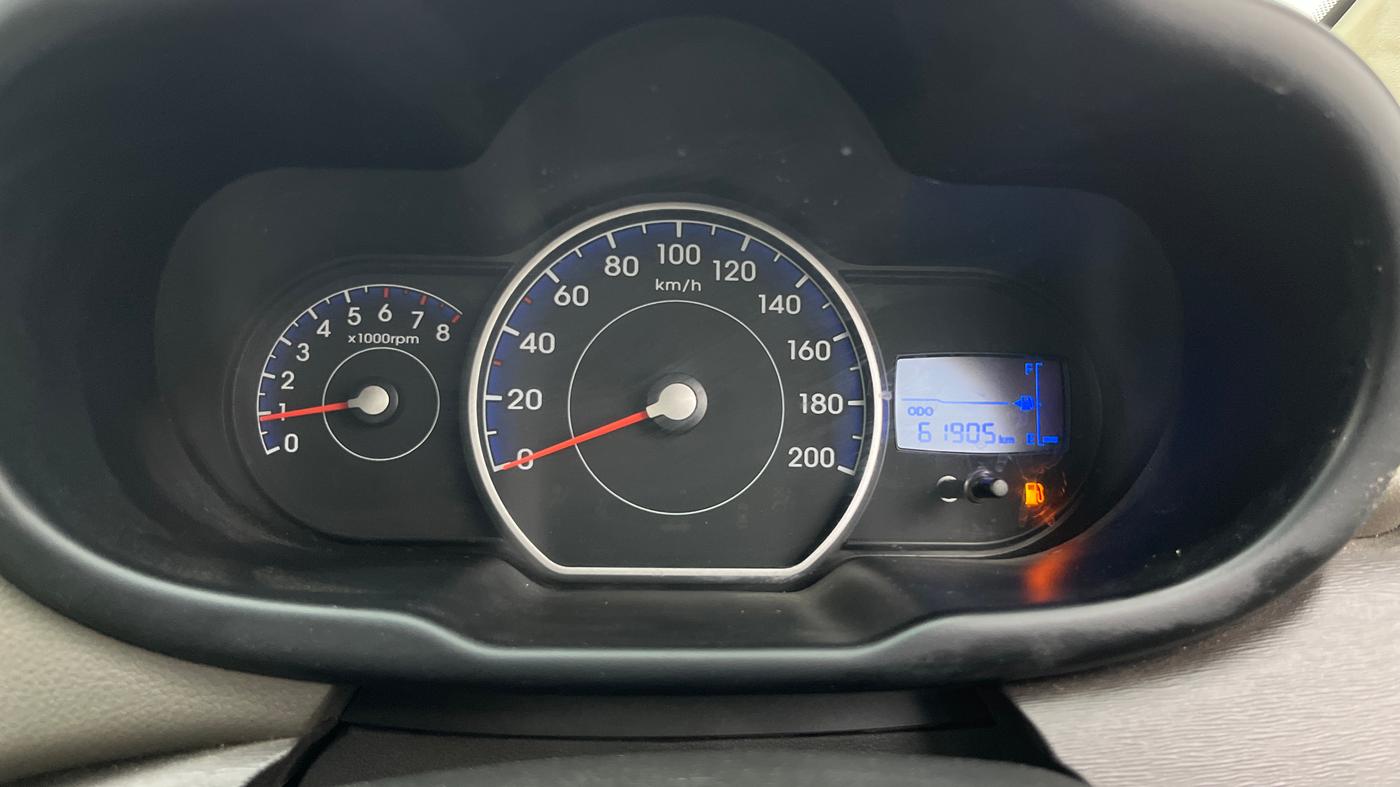2015 Hyundai i10 SPORTZ 1.1, Petrol, Manual, 61,876 km, Odometer Image