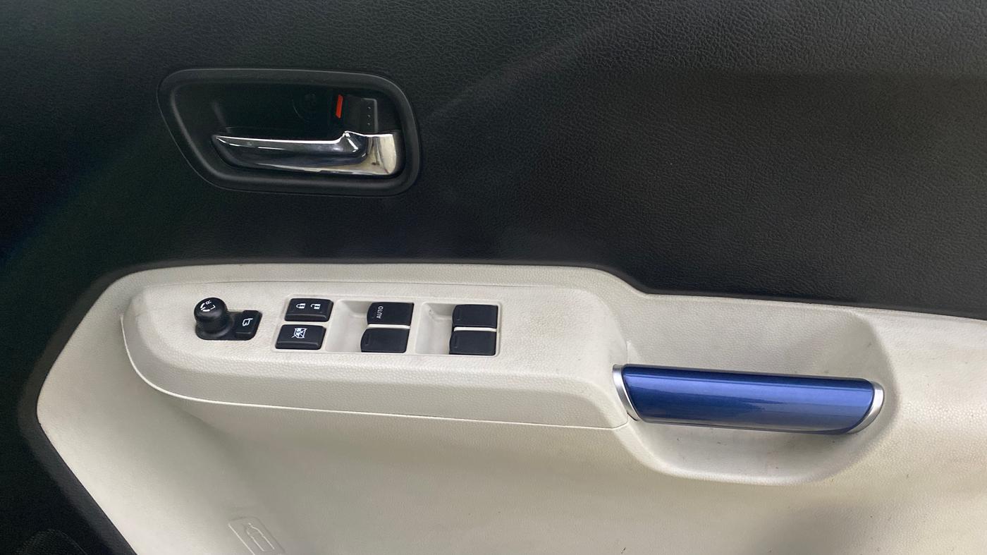 2024 Maruti IGNIS ALPHA 1.2 AMT, Petrol, Automatic, 27,311 km, Driver Side Door Panels Control