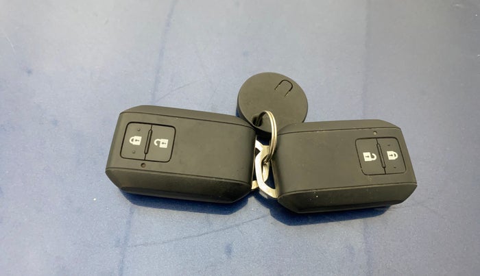 2019 Maruti Baleno ZETA PETROL 1.2, Petrol, Manual, 67,632 km, Key Close Up