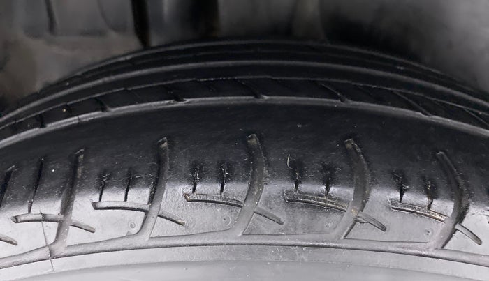 2015 Maruti Ertiga ZDI, Diesel, Manual, 63,611 km, Right Rear Tyre Tread