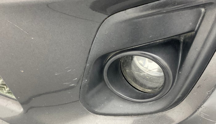 2015 Maruti Ertiga ZDI, Diesel, Manual, 63,611 km, Left fog light - Minor damage