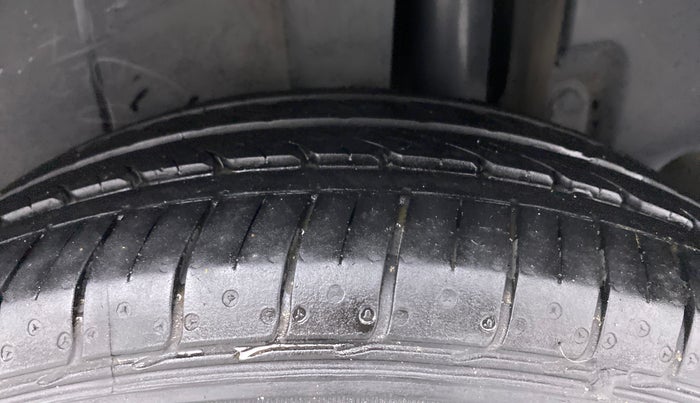 2015 Maruti Ertiga ZDI, Diesel, Manual, 63,611 km, Left Rear Tyre Tread