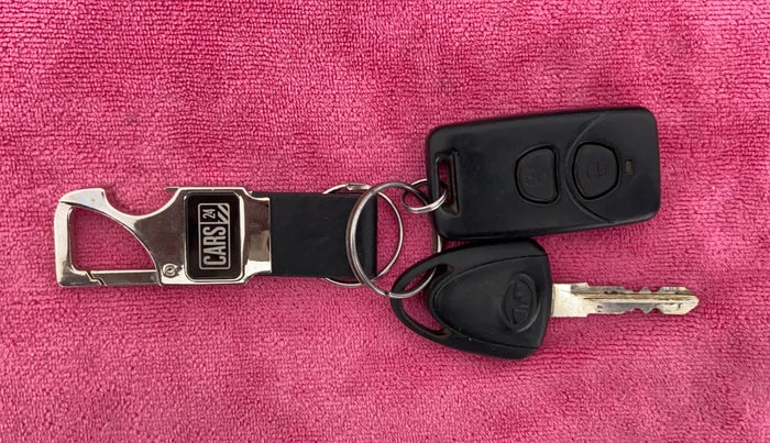 2015 Tata Nano TWIST XTA, Petrol, Automatic, 26,282 km, Key Close-up