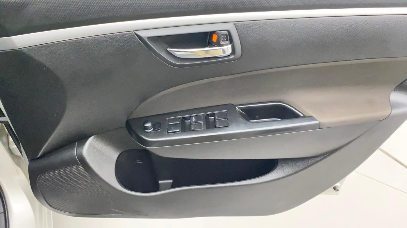 2017 Maruti Swift VXI O, Petrol, Manual, 43,006 km, Driver Side Door Panels Control