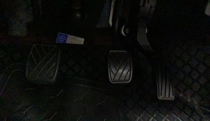 2017 Maruti Swift VXI O, Petrol, Manual, 43,006 km, Pedals