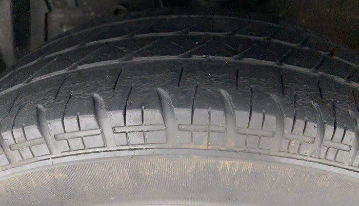 2017 Maruti Swift VXI O, Petrol, Manual, 43,006 km, Left Front Tyre Tread