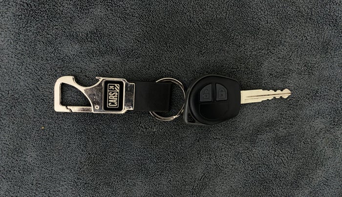 2017 Maruti Swift VXI O, Petrol, Manual, 43,006 km, Key Close Up