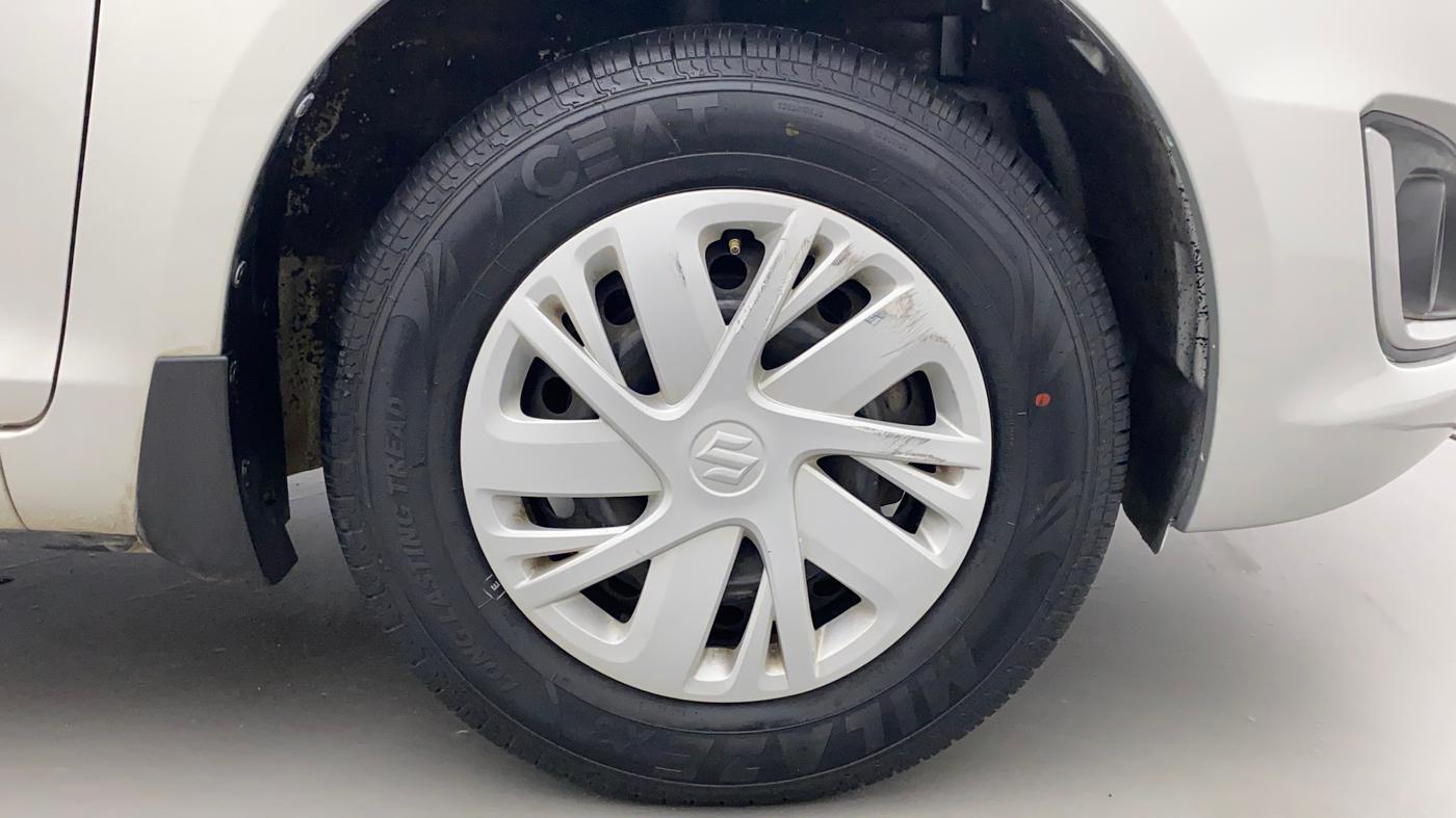 2017 Maruti Swift VXI O, Petrol, Manual, 43,006 km, Right Front Wheel