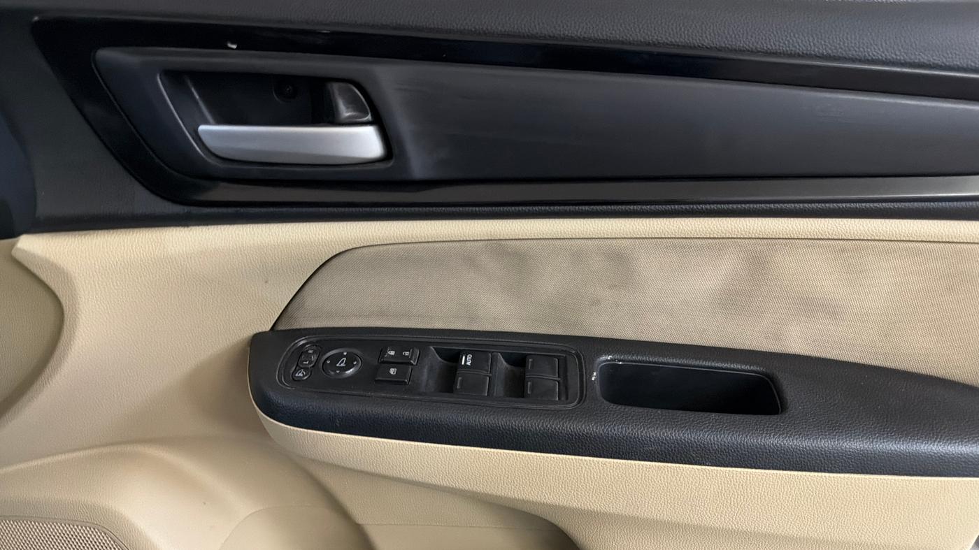 2019 Honda Amaze 1.2L I-VTEC VX CVT, Petrol, Automatic, 37,327 km, Driver Side Door Panels Control