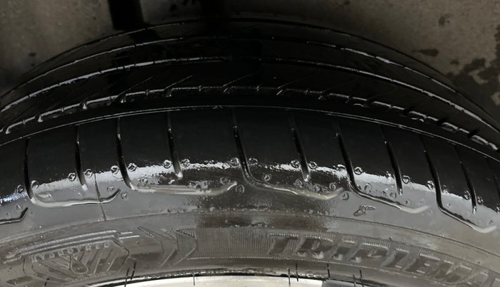 2023 MG HECTOR PLUS SAVVY PRO 1.5 TURBO CVT 7 STR, Petrol, Automatic, 62,175 km, Right Rear Tyre Tread