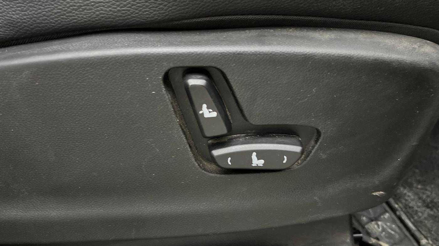 2023 MG HECTOR PLUS SAVVY PRO 1.5 TURBO CVT 7 STR, Petrol, Automatic, 62,175 km, Driver Side Adjustment Panel