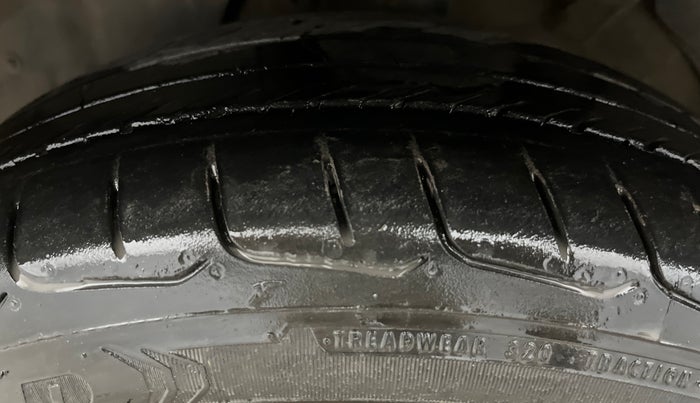 2023 MG HECTOR PLUS SAVVY PRO 1.5 TURBO CVT 7 STR, Petrol, Automatic, 62,175 km, Left Front Tyre Tread