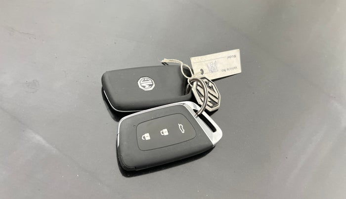 2023 MG HECTOR PLUS SAVVY PRO 1.5 TURBO CVT 7 STR, Petrol, Automatic, 62,175 km, Key Close Up