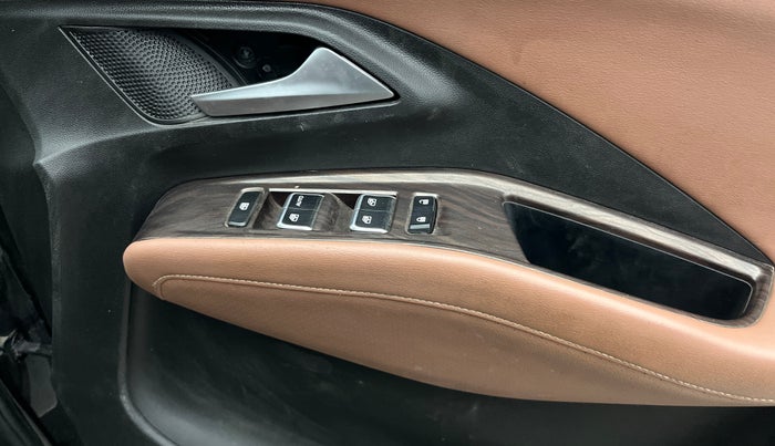 2023 MG HECTOR PLUS SAVVY PRO 1.5 TURBO CVT 7 STR, Petrol, Automatic, 62,175 km, Driver Side Door Panels Control