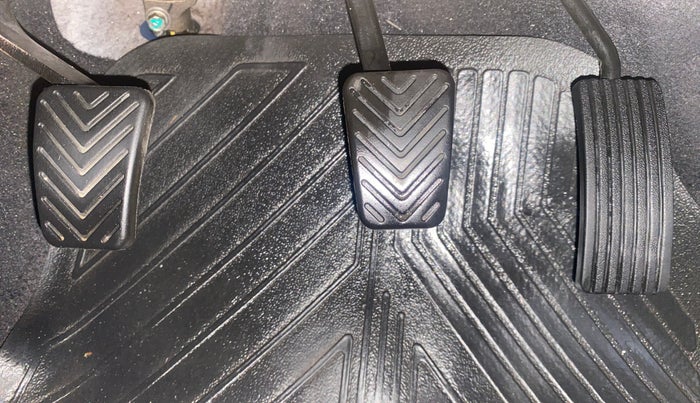 2016 Hyundai Eon MAGNA + AIRBAG, Petrol, Manual, 72,191 km, Pedals