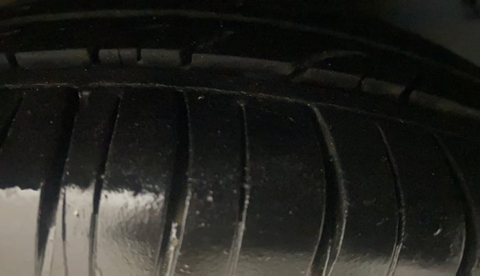 2016 Hyundai Eon MAGNA + AIRBAG, Petrol, Manual, 72,191 km, Right Front Tyre Tread