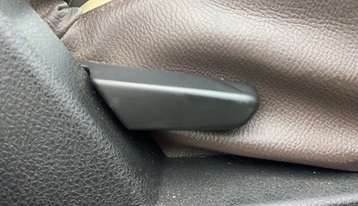 2020 Renault Duster RXZ 1.3 TURBO PETROL CVT, Petrol, Automatic, 38,702 km, Driver Side Adjustment Panel