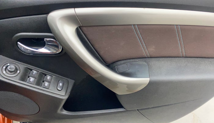 2020 Renault Duster RXZ 1.3 TURBO PETROL CVT, Petrol, Automatic, 38,702 km, Driver Side Door Panels Control