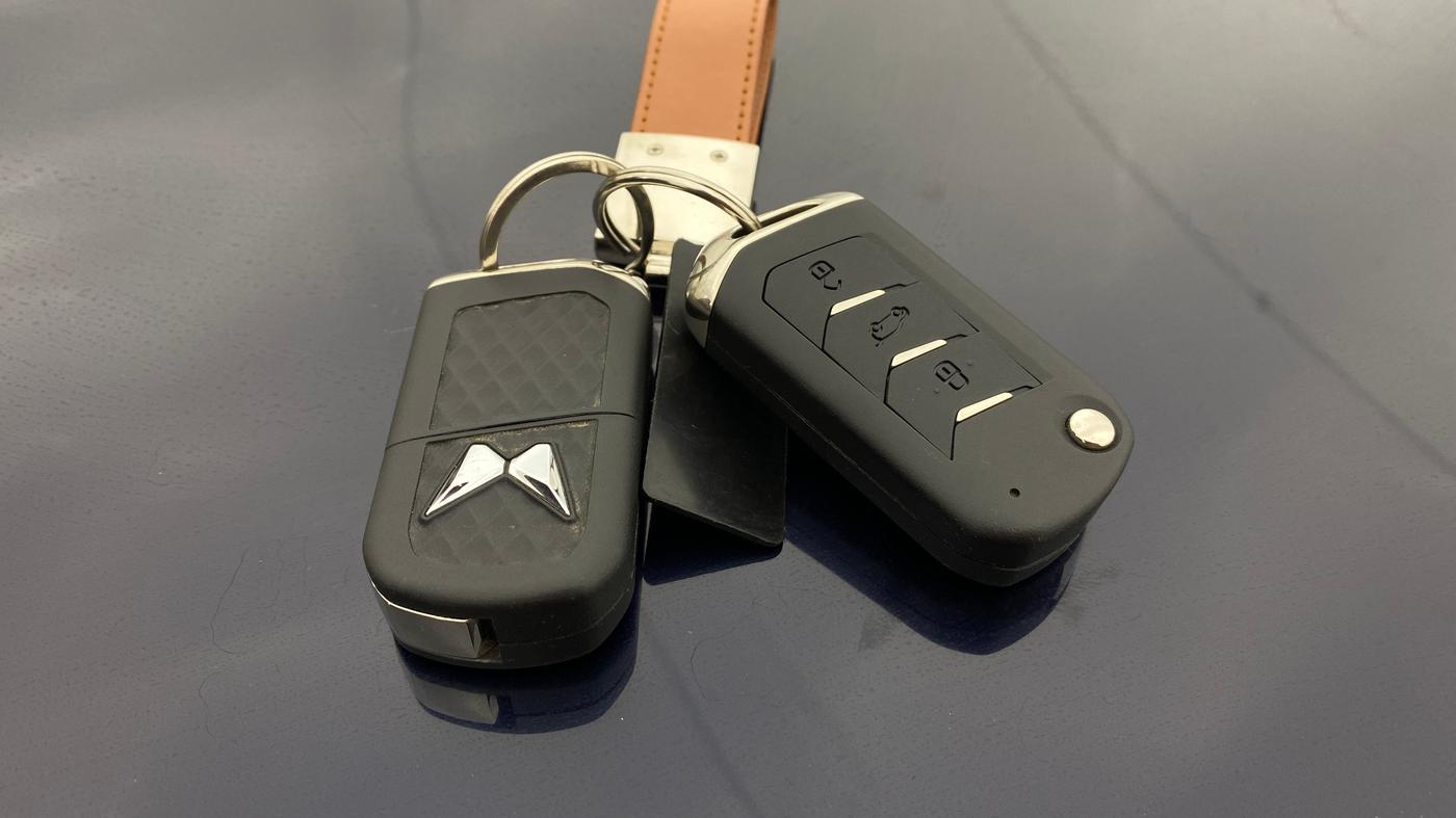 2023 Mahindra XUV700 AX 5 P AT 5 STR, Petrol, Automatic, 12,399 km, Key Close Up