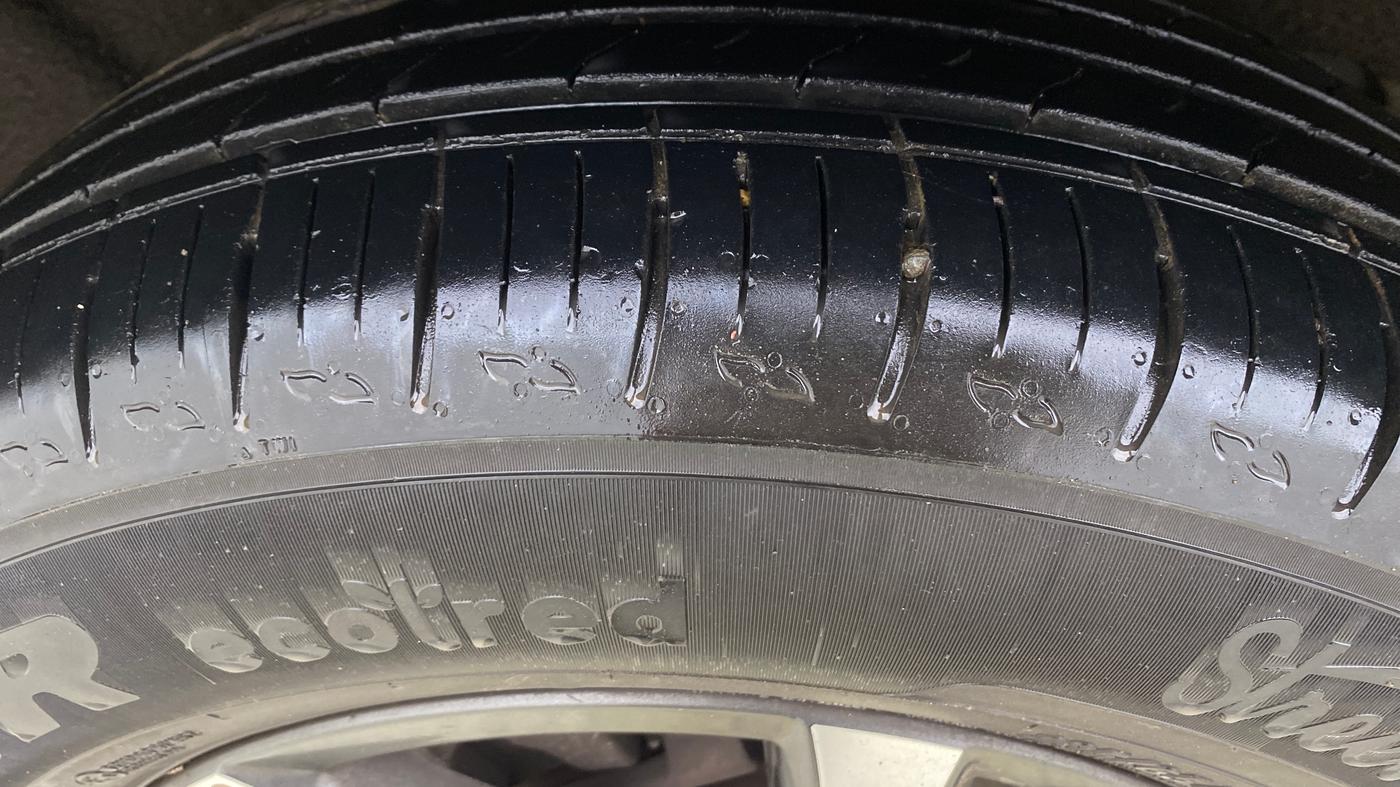 2023 Mahindra XUV700 AX 5 P AT 5 STR, Petrol, Automatic, 12,399 km, Right Rear Tyre Tread