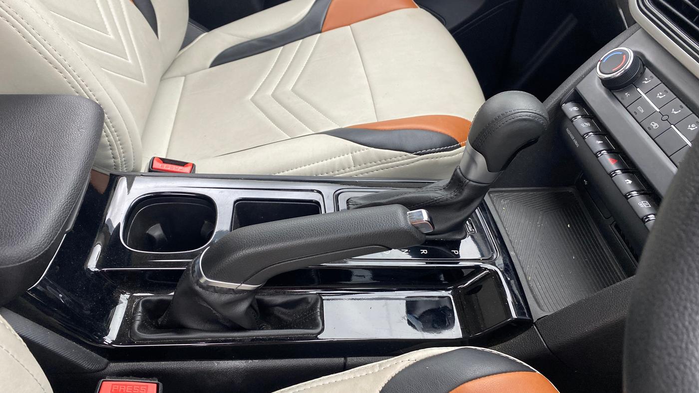 2023 Mahindra XUV700 AX 5 P AT 5 STR, Petrol, Automatic, 12,399 km, Gear Lever