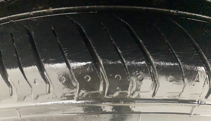 2017 Maruti Baleno ALPHA PETROL 1.2, Petrol, Manual, 54,030 km, Left Front Tyre Tread