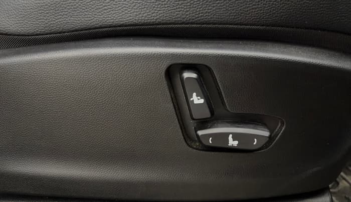 2024 MG HECTOR PLUS BlackStorm 7 STR Diesel, Diesel, Manual, 11,149 km, Driver Side Adjustment Panel