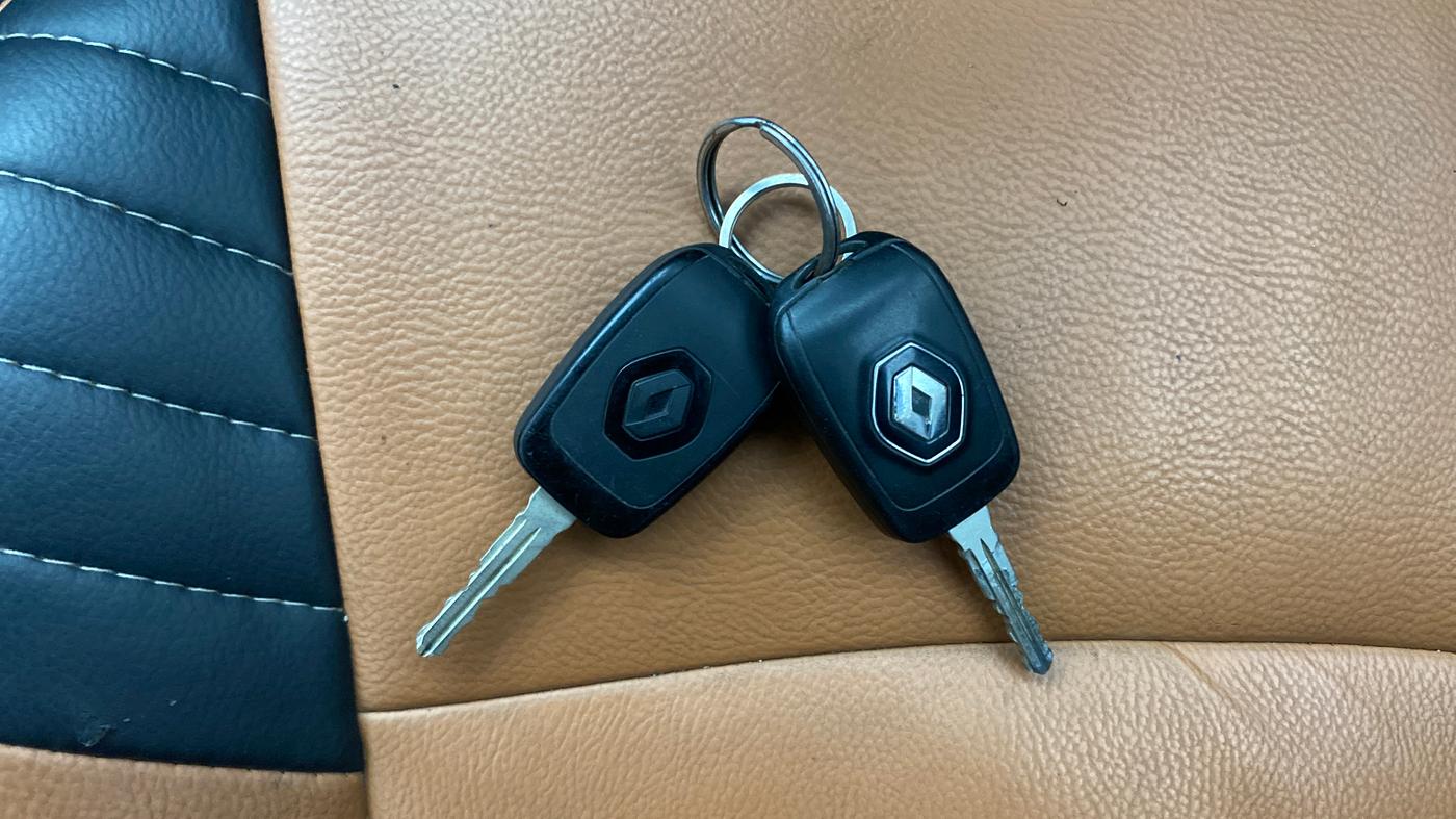 2019 Renault TRIBER RXL MT, Petrol, Manual, 77,954 km, Key Close Up