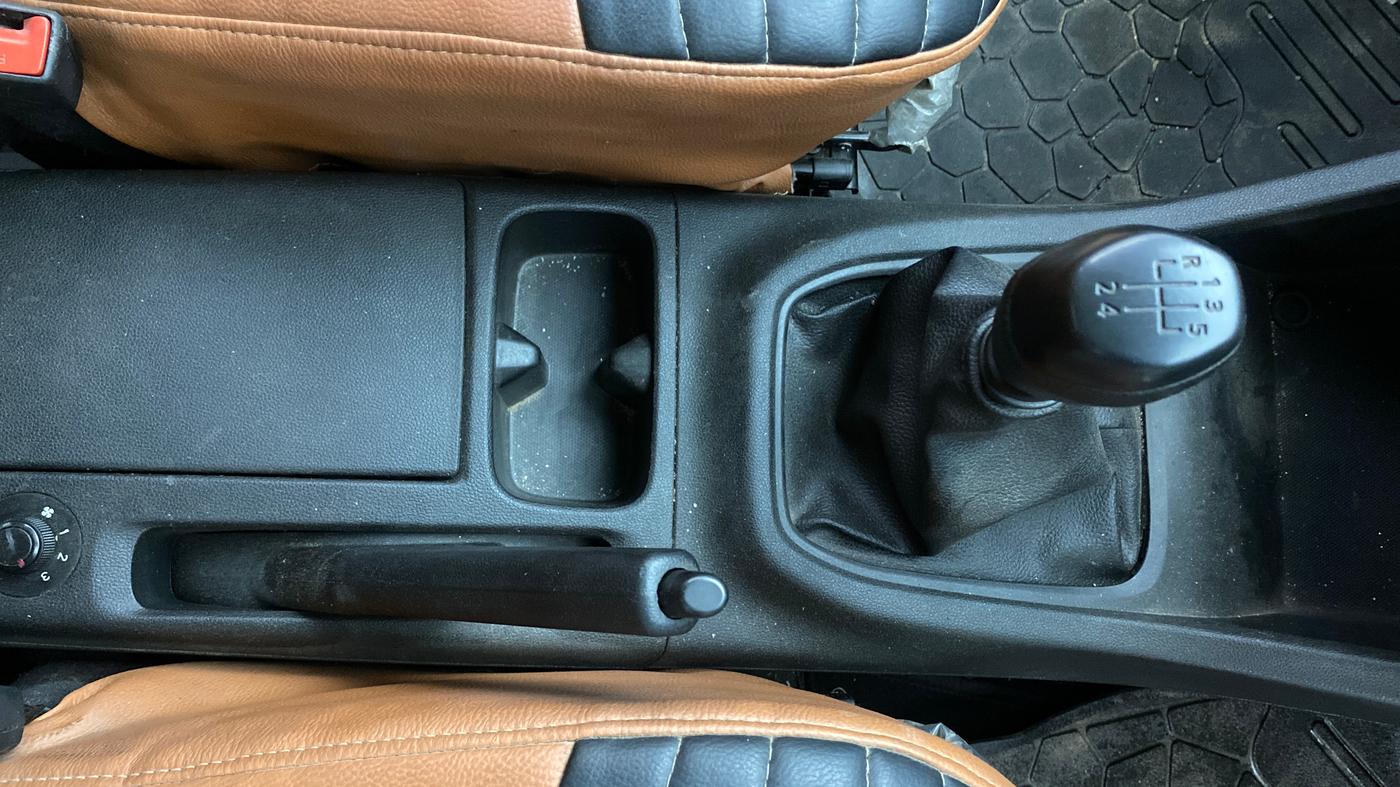 2019 Renault TRIBER RXL MT, Petrol, Manual, 77,954 km, Gear Lever