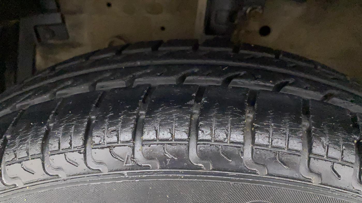 2012 Maruti Swift VDI, Diesel, Manual, 50,018 km, Left Front Tyre Tread