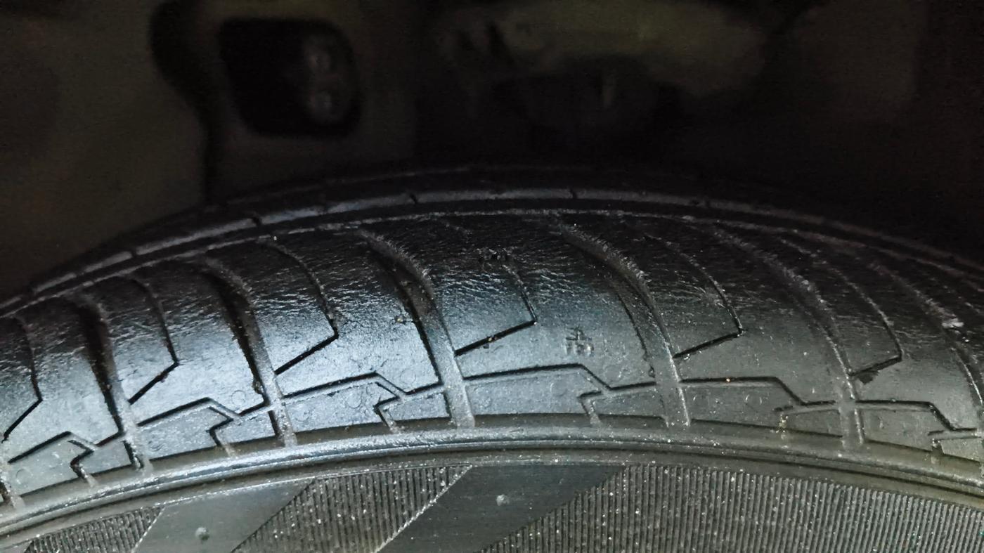 2023 Hyundai EXTER SX(O) CONNECT 1.2 AMT, Petrol, Automatic, 26,727 km, Left Front Tyre Tread