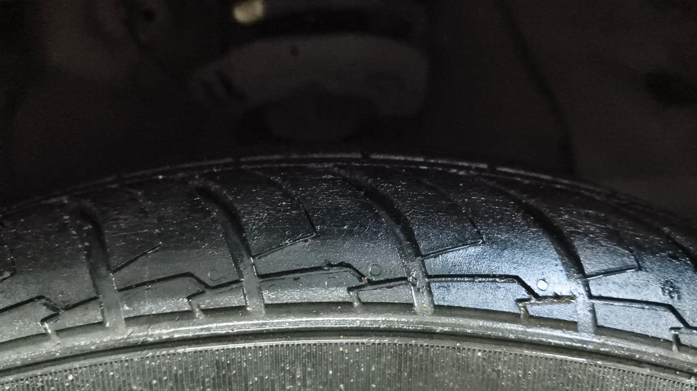 2023 Hyundai EXTER SX(O) CONNECT 1.2 AMT, Petrol, Automatic, 26,727 km, Right Front Tyre Tread