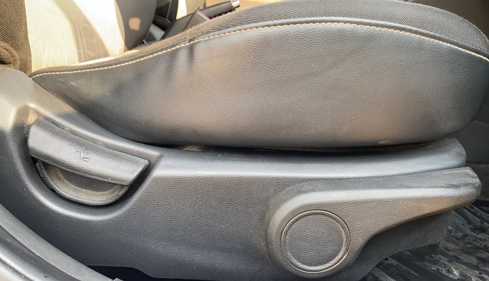 2016 Hyundai Grand i10 ASTA 1.2 KAPPA VTVT, Petrol, Manual, 1,31,515 km, Driver Side Adjustment Panel