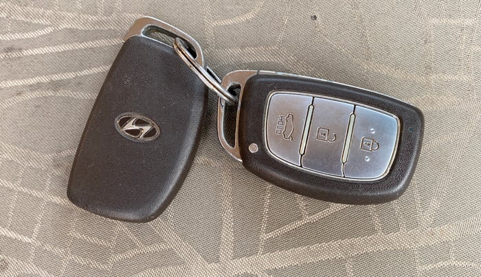 2016 Hyundai Grand i10 ASTA 1.2 KAPPA VTVT, Petrol, Manual, 1,31,515 km, Key Close Up