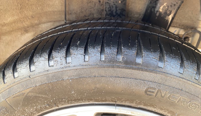 2016 Hyundai Grand i10 ASTA 1.2 KAPPA VTVT, Petrol, Manual, 1,31,515 km, Left Rear Tyre Tread