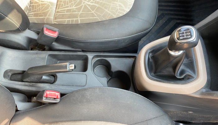 2016 Hyundai Grand i10 ASTA 1.2 KAPPA VTVT, Petrol, Manual, 1,31,515 km, Gear Lever