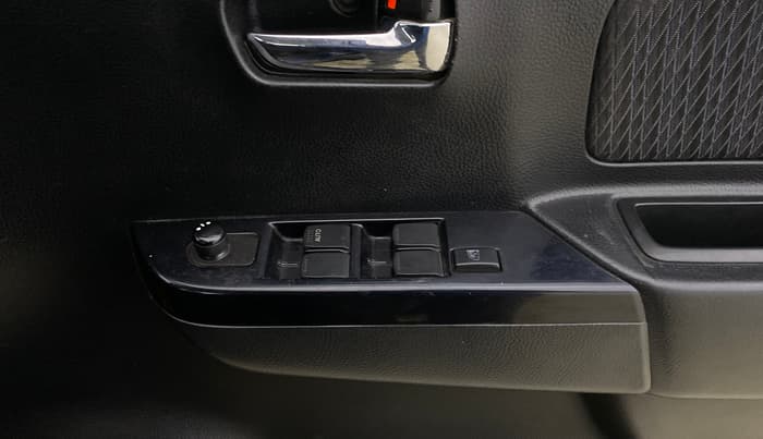 2014 Maruti Wagon R Stingray VXI, Petrol, Manual, 34,159 km, Driver Side Door Panels Control