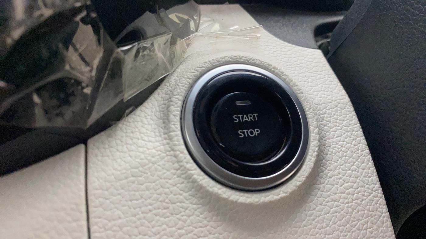 2024 Mahindra XUV 3XO AX5L 1.2 TGDi, Petrol, Manual, 2,456 km, Keyless Start/ Stop Button