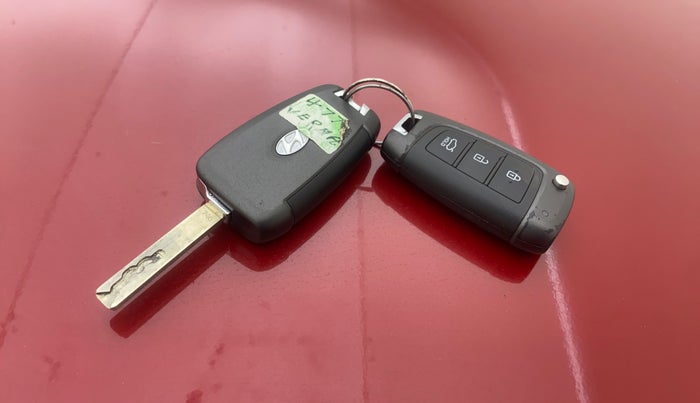 2017 Hyundai Verna 1.6 VTVT SX, Petrol, Manual, 71,946 km, Key Close Up