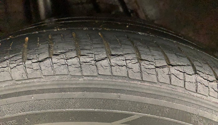 2017 Hyundai Verna 1.6 VTVT SX, Petrol, Manual, 71,946 km, Right Rear Tyre Tread