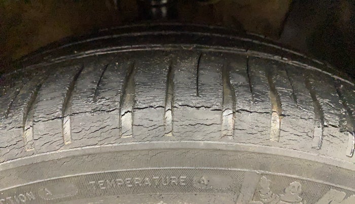 2017 Hyundai Verna 1.6 VTVT SX, Petrol, Manual, 71,946 km, Right Front Tyre Tread