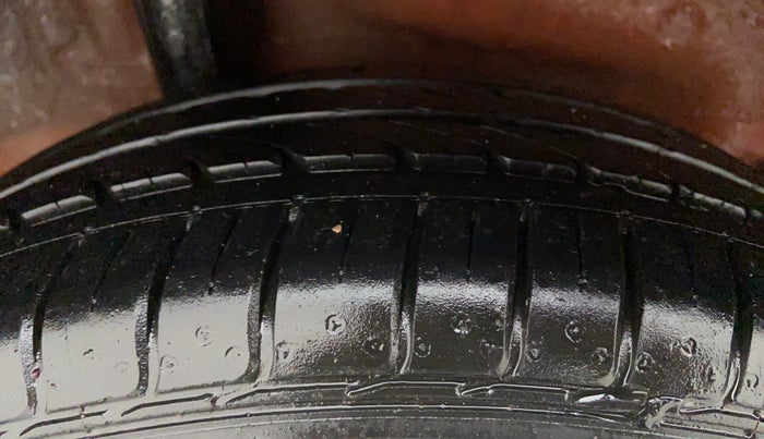 2015 Honda Jazz 1.2 V AT, Petrol, Automatic, 11,226 km, Right Rear Tyre Tread
