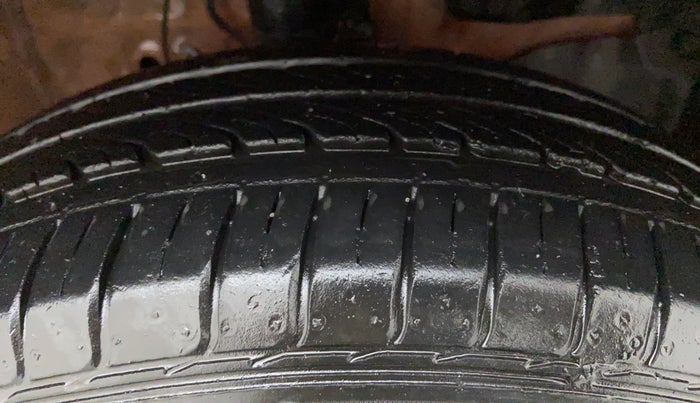2015 Honda Jazz 1.2 V AT, Petrol, Automatic, 11,226 km, Right Front Tyre Tread