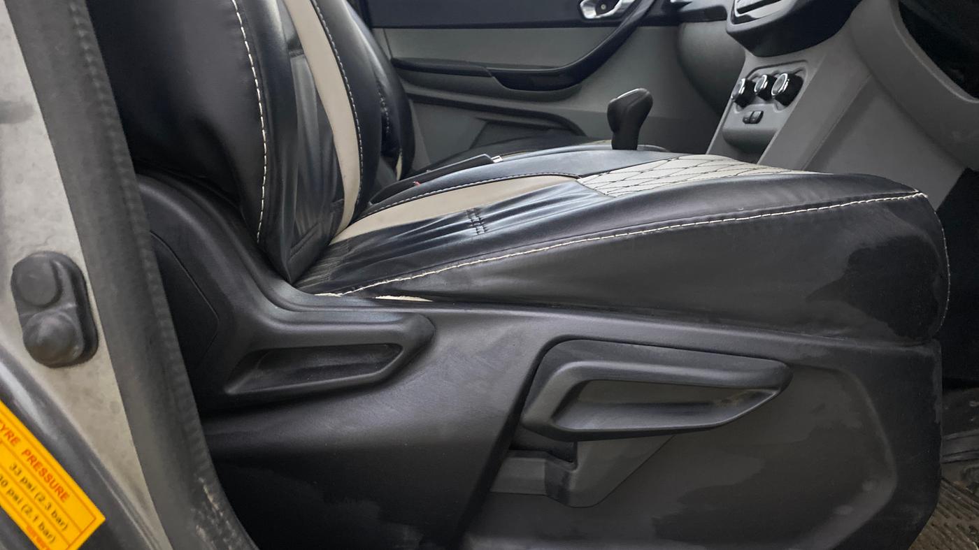 2020 Tata Tiago XZ PETROL, Petrol, Manual, 75,992 km, Driver Side Adjustment Panel