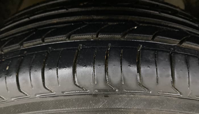 2019 Tata NEXON XM PETROL, Petrol, Manual, 43,429 km, Right Front Tyre Tread